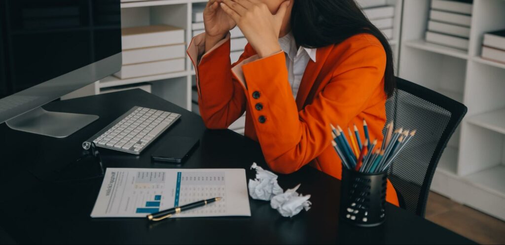 Uma crise financeira acontece quando uma empresa deixa de cumprir compromissos fiscais ou efetuar a liquidez dos seus ativos.