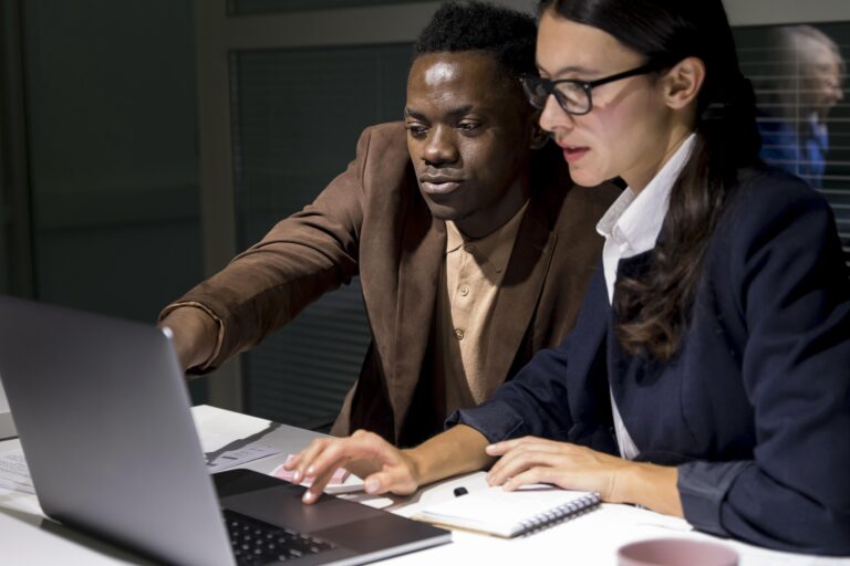 Entenda a substituição tributária progressiva e regressiva. Como ela impacta pequenas empresas? Saiba mais neste guia.